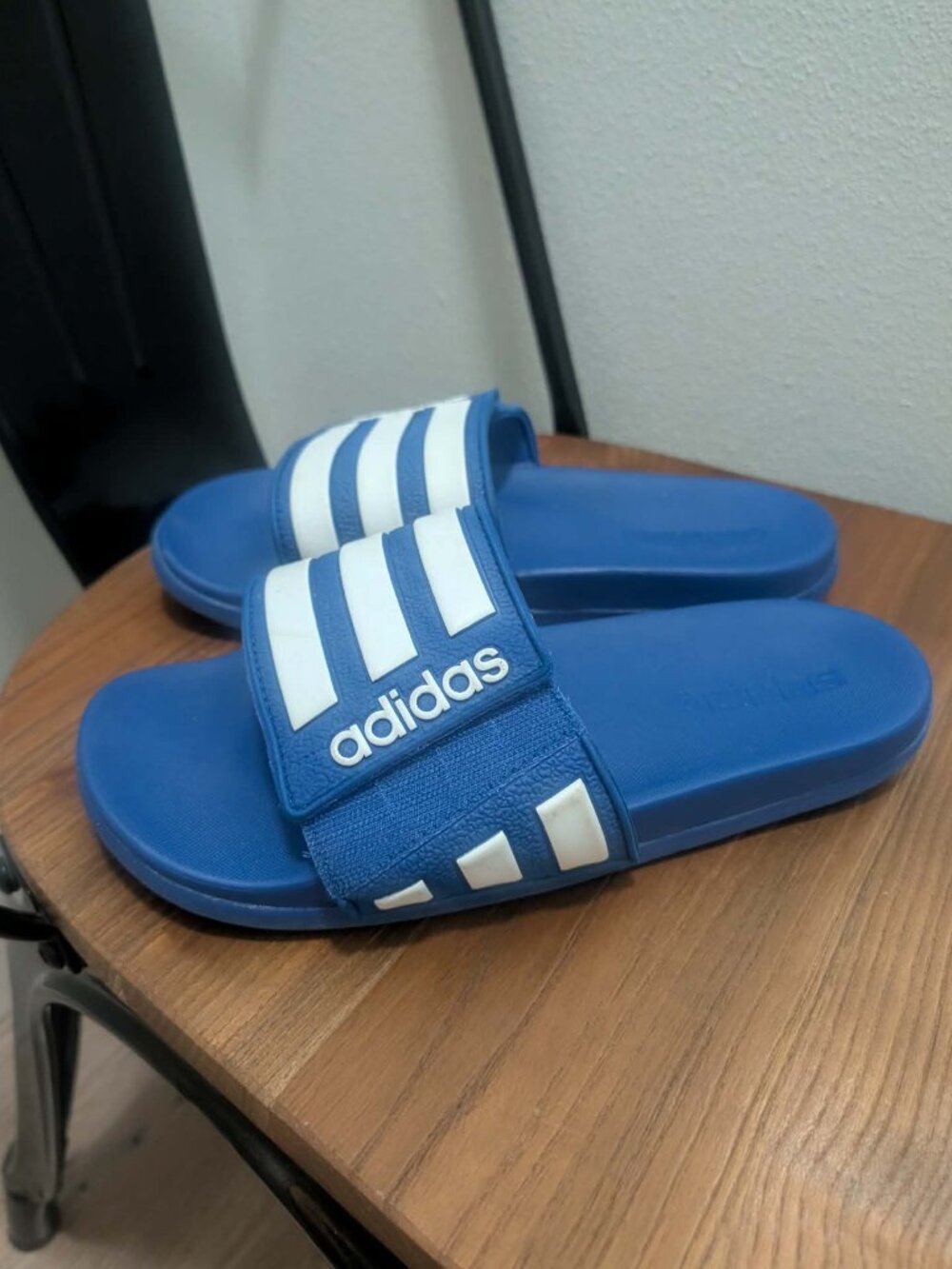 *3/$25* Boy's/Men's Adidas Slide Sandals - Size 6